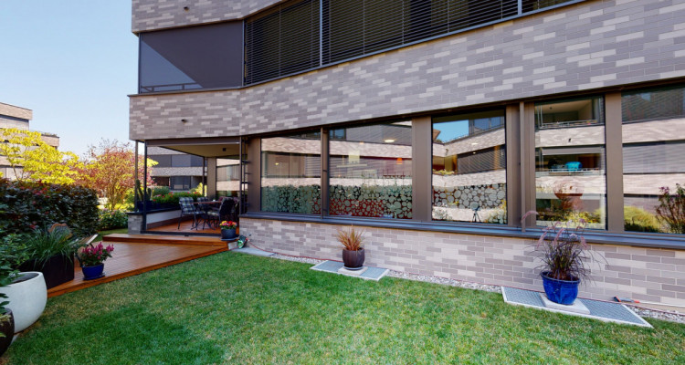 Moderne neuwertige Wohnung mit Privatgarten im Dorenbach Quartier image 1