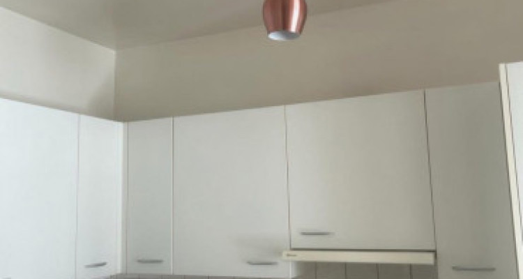 Appartement de 4 pièces au 2ème étage situé à Genève 1205  image 3