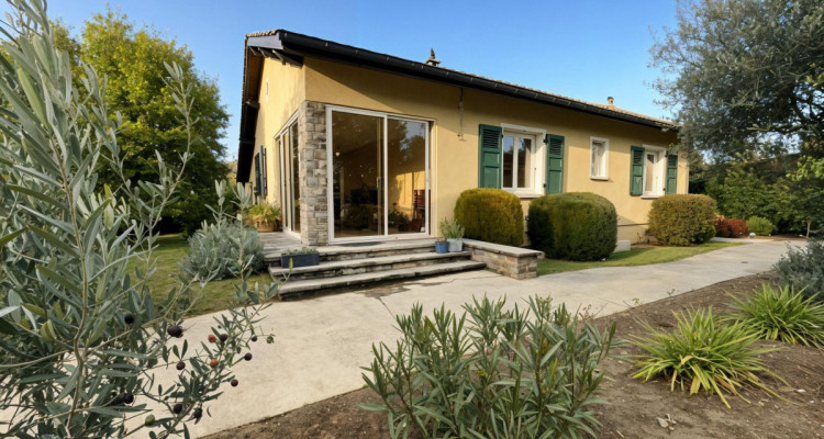 EXCLUSIVITÉ Charmante Maison individuelle de 7 pièces au calme située au centre de Vésenaz image 2