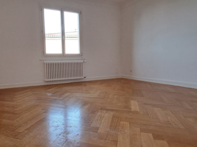 À louer – 3 pièces rénové au dernier étage avec vue sur le lac à Pully image 4