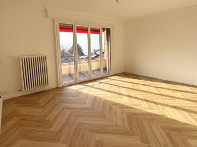 À louer – 3 pièces rénové au dernier étage avec vue sur le lac à Pully image 3