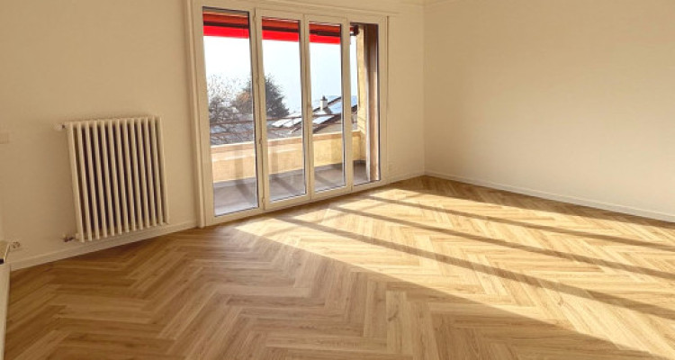 À louer – 3 pièces rénové au dernier étage avec vue sur le lac à Pully image 3