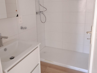 À louer – 4 pièces rénové au dernier étage avec vue sur le lac à Pully image 6