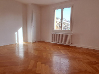 À louer – 4 pièces rénové au dernier étage avec vue sur le lac à Pully image 4