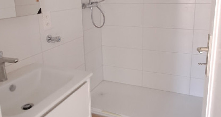 À louer – 4 pièces rénové au dernier étage avec vue sur le lac à Pully image 6