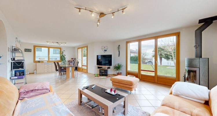 Maison lumineuse avec espace loisirs image 2