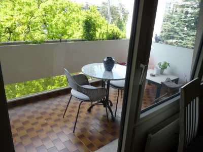 Appartement dexception meublé de 5 pièces au 5ème étage situé à Genève 1206  image 4