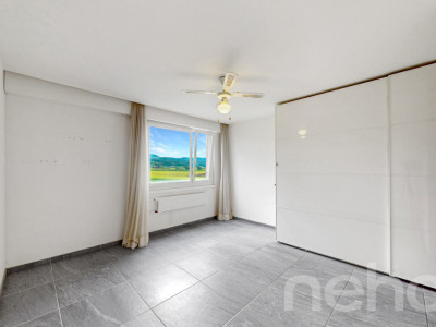 Renovierte 4.5-Zimmer-Wohnung mit unverbaubarer Aussicht image 7