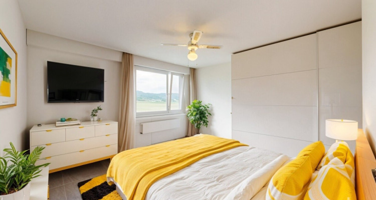 Renovierte 4.5-Zimmer-Wohnung mit unverbaubarer Aussicht image 9