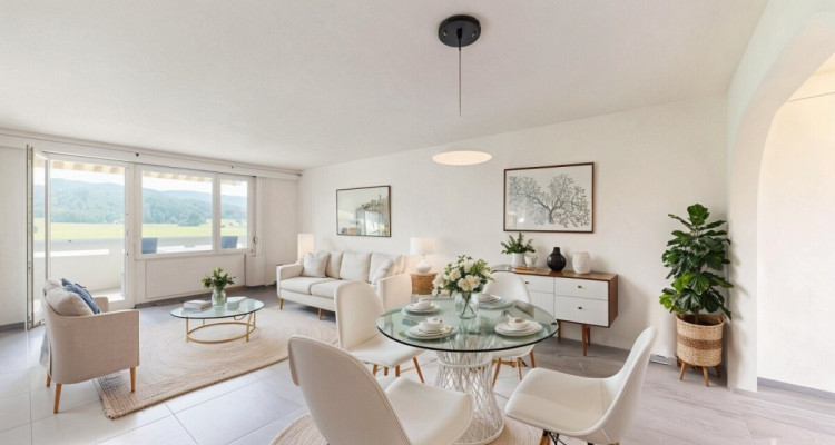 Renovierte 4.5-Zimmer-Wohnung mit unverbaubarer Aussicht image 1