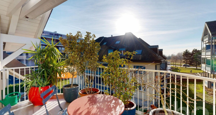 Elégant duplex de 4.5 pièces mansardé, spacieux et lumineux à Gland image 1