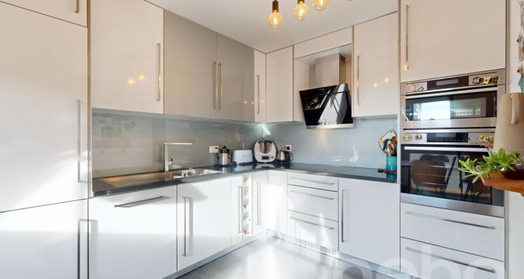 Elégant duplex de 4.5 pièces mansardé, spacieux et lumineux à Gland image 5