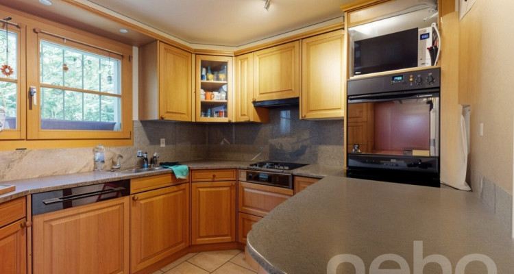 Attraktives Doppeleinfamilienhaus an familienfreundlicher Lage image 3