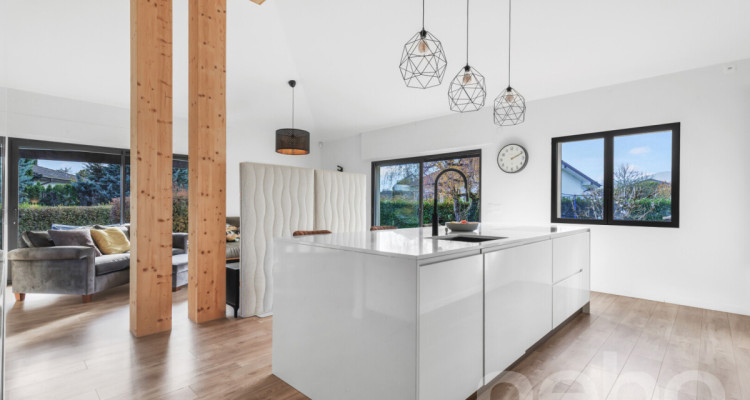 Maison d?architecte rénovée avec vaste terrain et fort potentiel image 1