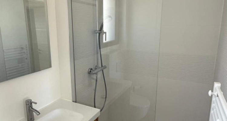 Appartement meublé est disponible à Versonnex (01210) 1400 image 6