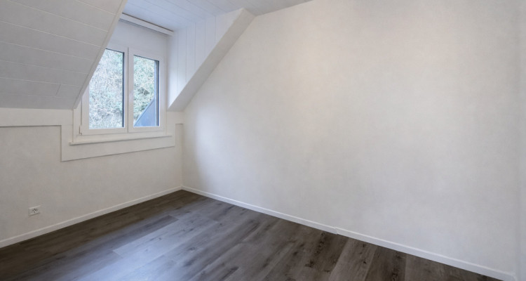 4.5-Room Penthouse Apartment – Stunning Lake View image 8