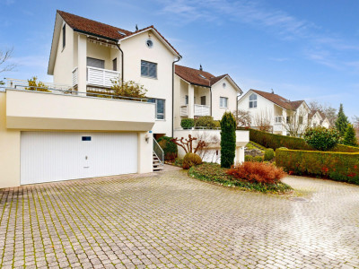 Grosszügiges Haus mit Garten, Doppelgarage und Tempo-30-Lage image 1