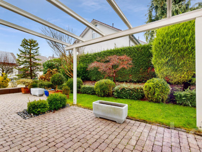 Grosszügiges Haus mit Garten, Doppelgarage und Tempo-30-Lage image 3