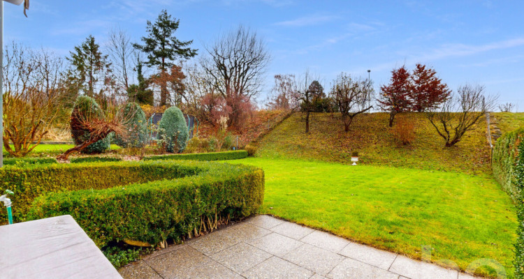 Grosszügiges Haus mit Garten, Doppelgarage und Tempo-30-Lage image 2