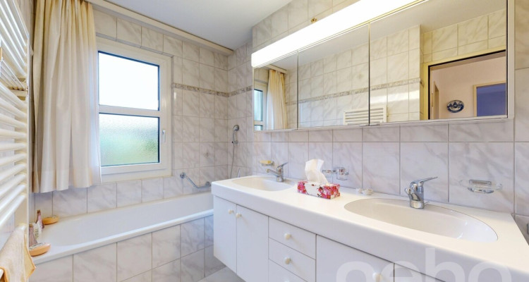 Grosszügiges Haus mit Garten, Doppelgarage und Tempo-30-Lage image 9