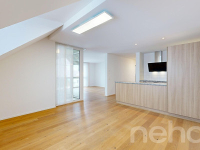 Helle 4.5-Zimmer-Dachwohnung in Weiningen image 4