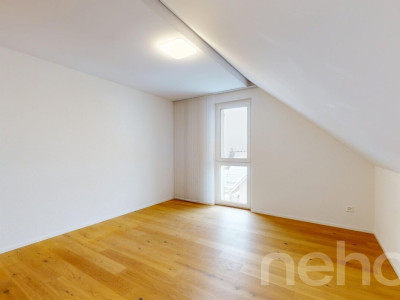 Helle 4.5-Zimmer-Dachwohnung in Weiningen image 7