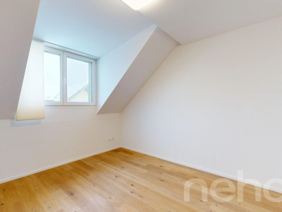 Helle 4.5-Zimmer-Dachwohnung in Weiningen image 8