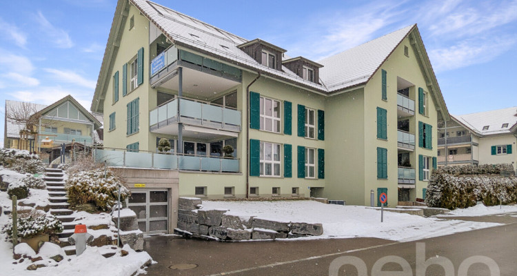 Helle 4.5-Zimmer-Dachwohnung in Weiningen image 1