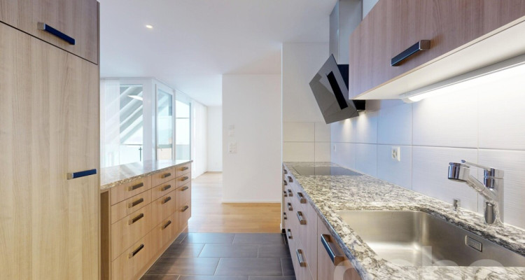 Helle 4.5-Zimmer-Dachwohnung in Weiningen image 3