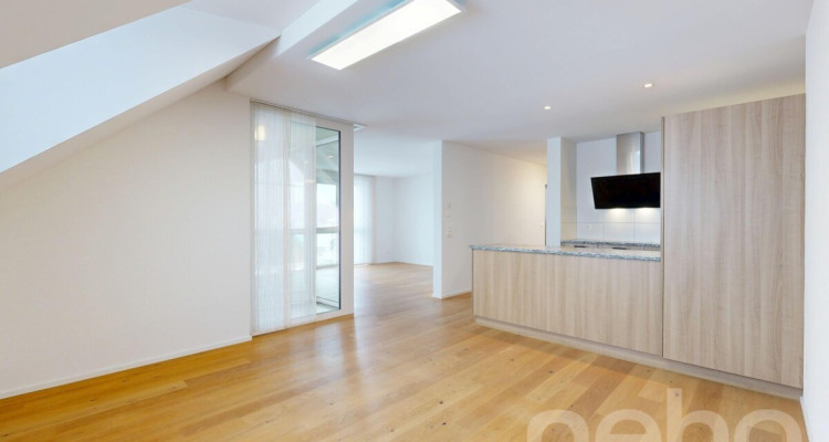 Helle 4.5-Zimmer-Dachwohnung in Weiningen image 4