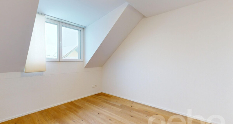 Helle 4.5-Zimmer-Dachwohnung in Weiningen image 8