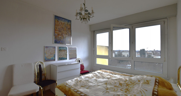 CONFORTABLE APPARTEMENT MEUBLE A THÔNEX image 6