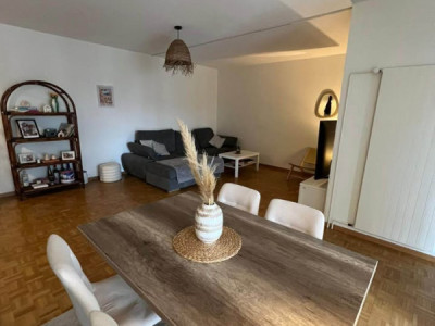 Appartement de 3 pièces au 6ème étage situé à Chatelaine 1219  image 2