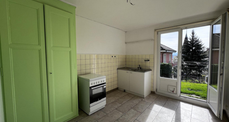 Charmant appartement ensoleillé en rez-de-jardin avec vue sur les Alpes. image 4