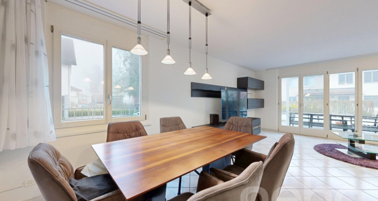 Grosszügiges 5.5-Zimmerhaus mit Licht, Raum und PV-Anlage image 2