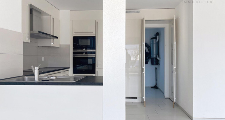 Appartement PPE lumineux de 120 m² avec grand balcon ? Immeuble récent de standing image 3