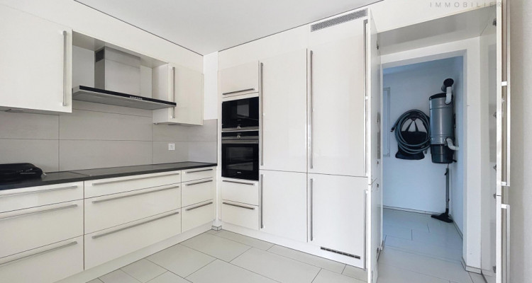 Appartement PPE lumineux de 120 m² avec grand balcon ? Immeuble récent de standing image 5