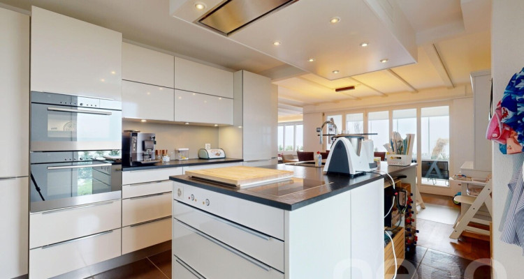 Exklusive 5.5-Zimmer-Wohnung an erhöhter Lage mit Weitsicht image 4