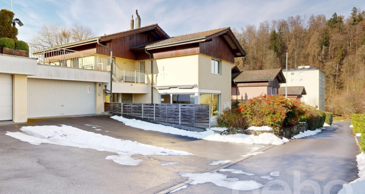 Helles Einfamilienhaus mit Weitsicht, Cheminée und viel Platz image 1