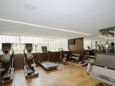 Magnificent 5.5-room apartment with parking and wellness facilities image 11