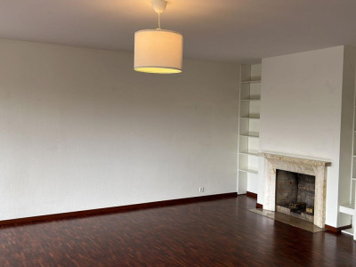 Appartement de 6 pièces au 5ème étage situé à Chêne-Bougeries 1224  image 1