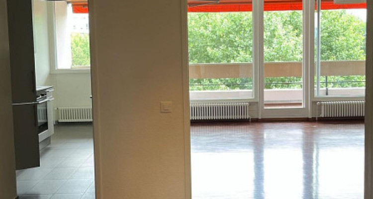 Appartement de 6 pièces au 5ème étage situé à Chêne-Bougeries 1224  image 2