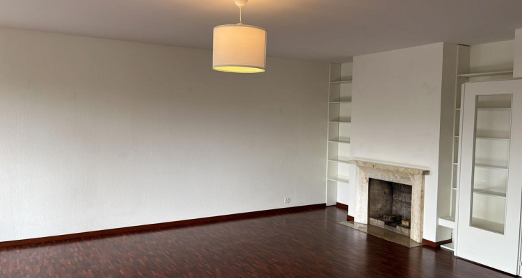 Appartement de 6 pièces au 5ème étage situé à Chêne-Bougeries 1224  image 1