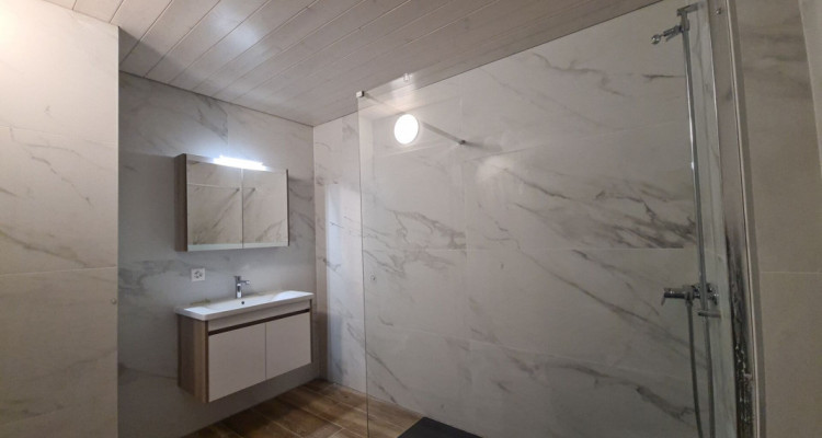 Appartement en attique de 2.5 pièces neuf ! image 6