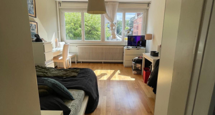 Charmant studio meublé avec balcon – Secteur HUG / Université image 1