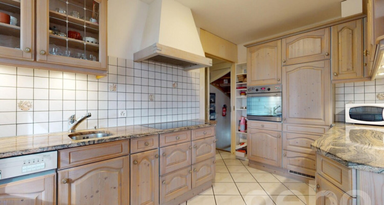 Charmante 10-Zimmer Villa mit Einliegerwohnung image 3