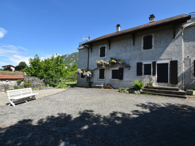 DEMEURE IDEALE AVEC BEAU TERRAIN POUR PERSONNES SOUHAITANT REMETTRE A LEUR GOÛT image 2