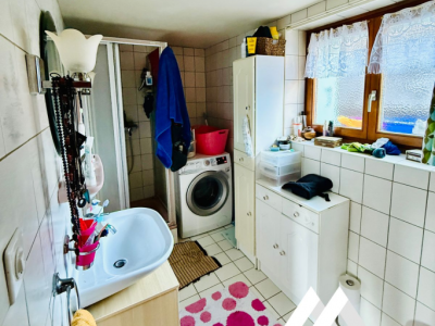 CHALET 4.5 PCES - 122 M2 + NOMBREUSES DÉPENDANCES image 6