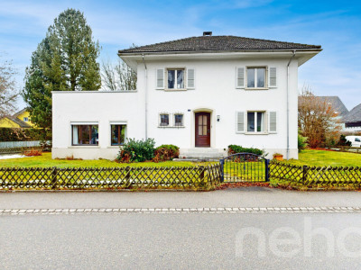 Familienfreundliches Einfamilienhaus mit grossem Grundstück image 1