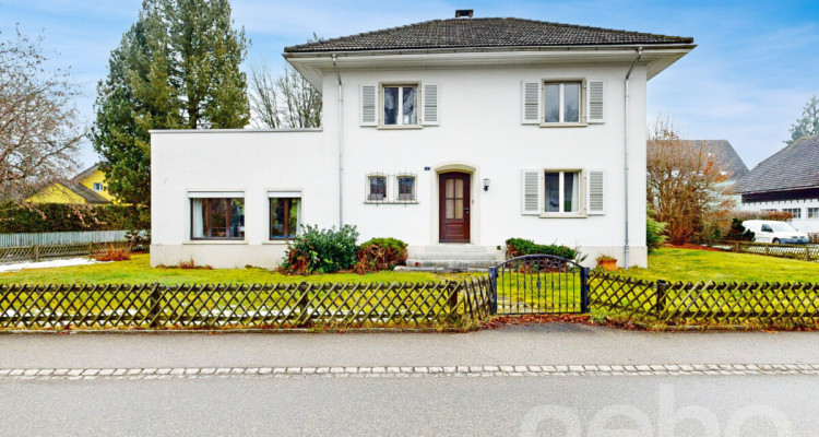 Familienfreundliches Einfamilienhaus mit grossem Grundstück image 1